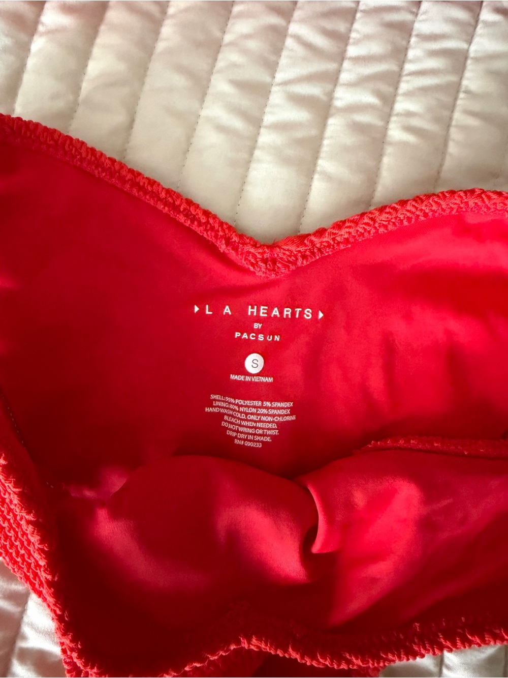 Red bikini - Picture 2 of 5